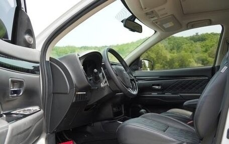 Mitsubishi Outlander III рестайлинг 3, 2021 год, 2 630 000 рублей, 10 фотография