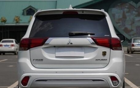 Mitsubishi Outlander III рестайлинг 3, 2021 год, 2 630 000 рублей, 13 фотография