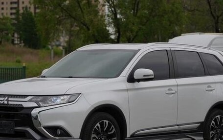 Mitsubishi Outlander III рестайлинг 3, 2021 год, 2 630 000 рублей, 14 фотография