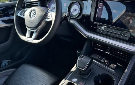 Volkswagen Touareg III, 2019 год, 4 300 000 рублей, 9 фотография