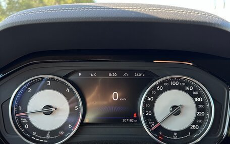 Volkswagen Touareg III, 2019 год, 4 300 000 рублей, 10 фотография