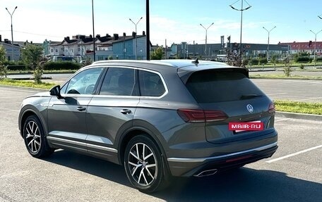Volkswagen Touareg III, 2019 год, 4 300 000 рублей, 7 фотография