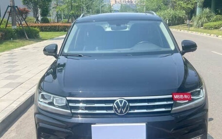 Volkswagen Tiguan II, 2021 год, 2 074 895 рублей, 2 фотография