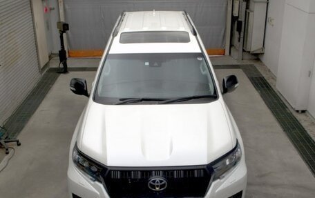 Toyota Land Cruiser Prado 150 рестайлинг 2, 2023 год, 3 990 000 рублей, 3 фотография