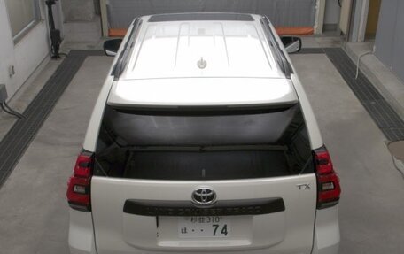 Toyota Land Cruiser Prado 150 рестайлинг 2, 2023 год, 3 990 000 рублей, 5 фотография