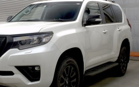 Toyota Land Cruiser Prado 150 рестайлинг 2, 2023 год, 3 990 000 рублей, 2 фотография