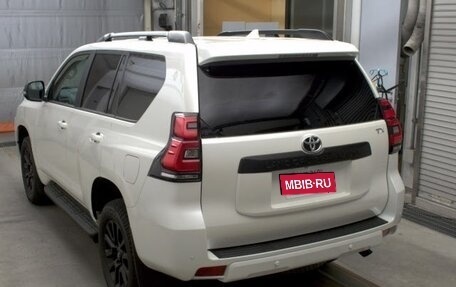 Toyota Land Cruiser Prado 150 рестайлинг 2, 2023 год, 3 990 000 рублей, 4 фотография