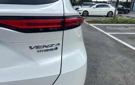 Toyota Venza, 2022 год, 2 400 000 рублей, 10 фотография