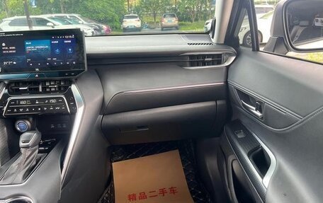Toyota Venza, 2022 год, 2 400 000 рублей, 21 фотография