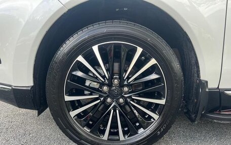 Toyota Venza, 2022 год, 2 400 000 рублей, 28 фотография