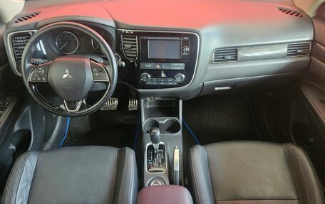 Mitsubishi Outlander III рестайлинг 3, 2016 год, 1 750 000 рублей, 9 фотография