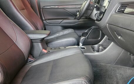 Mitsubishi Outlander III рестайлинг 3, 2016 год, 1 750 000 рублей, 13 фотография