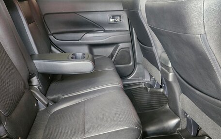 Mitsubishi Outlander III рестайлинг 3, 2016 год, 1 750 000 рублей, 14 фотография