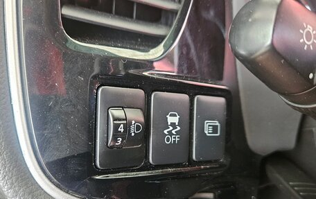 Mitsubishi Outlander III рестайлинг 3, 2016 год, 1 750 000 рублей, 17 фотография