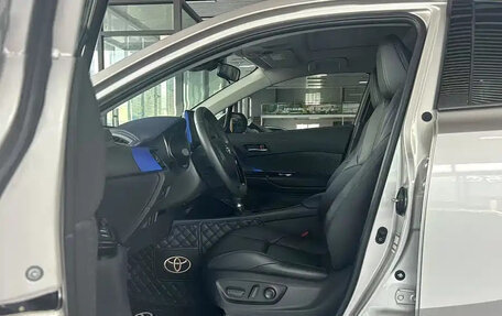 Toyota C-HR I рестайлинг, 2022 год, 1 740 999 рублей, 4 фотография