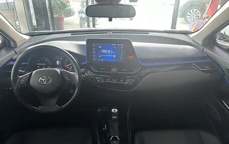 Toyota C-HR I рестайлинг, 2022 год, 1 740 999 рублей, 6 фотография