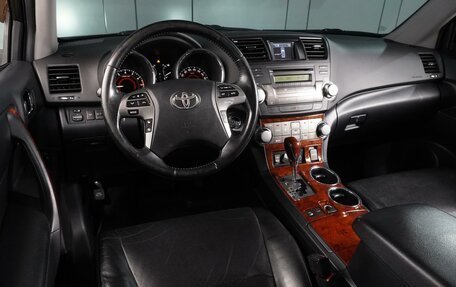 Toyota Highlander III, 2012 год, 2 099 000 рублей, 6 фотография