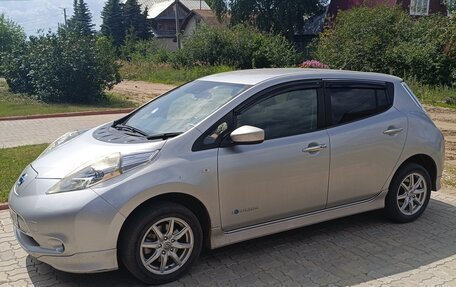 Nissan Leaf I, 2015 год, 850 000 рублей, 2 фотография