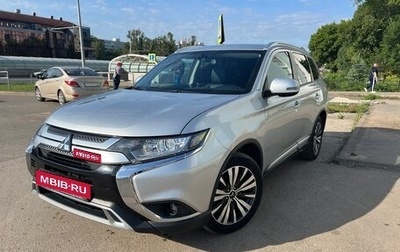 Mitsubishi Outlander III рестайлинг 3, 2019 год, 2 570 000 рублей, 1 фотография