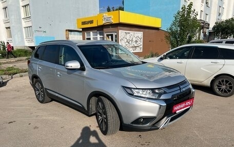 Mitsubishi Outlander III рестайлинг 3, 2019 год, 2 570 000 рублей, 2 фотография