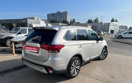 Mitsubishi Outlander III рестайлинг 3, 2019 год, 2 570 000 рублей, 3 фотография