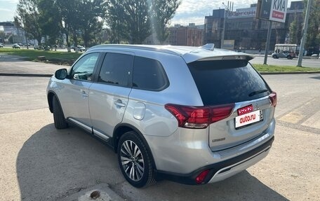 Mitsubishi Outlander III рестайлинг 3, 2019 год, 2 570 000 рублей, 4 фотография