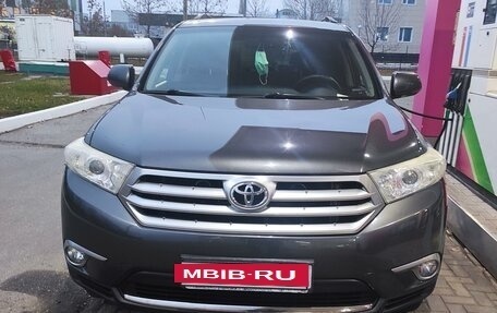 Toyota Highlander III, 2012 год, 1 800 000 рублей, 3 фотография
