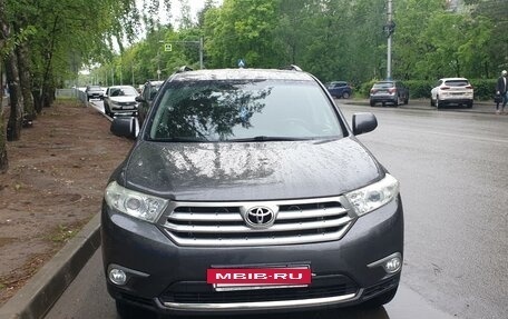 Toyota Highlander III, 2012 год, 1 800 000 рублей, 2 фотография