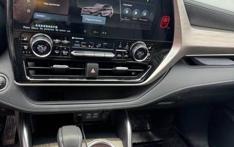 Toyota Highlander, 2024 год, 5 600 000 рублей, 13 фотография