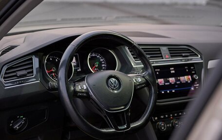 Volkswagen Tiguan II, 2019 год, 2 421 000 рублей, 5 фотография