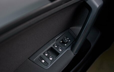 Volkswagen Tiguan II, 2019 год, 2 421 000 рублей, 10 фотография