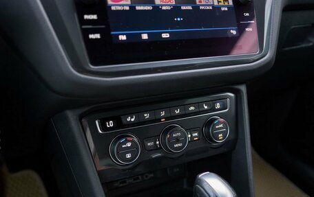 Volkswagen Tiguan II, 2019 год, 2 421 000 рублей, 9 фотография