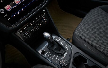 Volkswagen Tiguan II, 2019 год, 2 421 000 рублей, 8 фотография