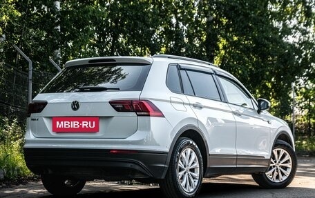 Volkswagen Tiguan II, 2020 год, 2 199 000 рублей, 2 фотография