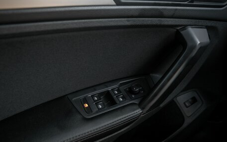 Volkswagen Tiguan II, 2020 год, 2 199 000 рублей, 10 фотография