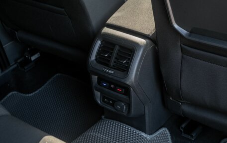 Volkswagen Tiguan II, 2020 год, 2 199 000 рублей, 12 фотография