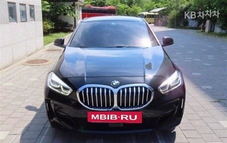 BMW 1 серия, 2022 год, 2 380 000 рублей, 2 фотография