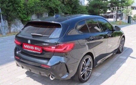 BMW 1 серия, 2022 год, 2 380 000 рублей, 3 фотография