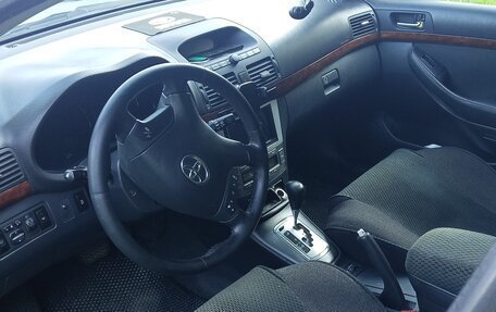 Toyota Avensis III рестайлинг, 2005 год, 700 000 рублей, 8 фотография