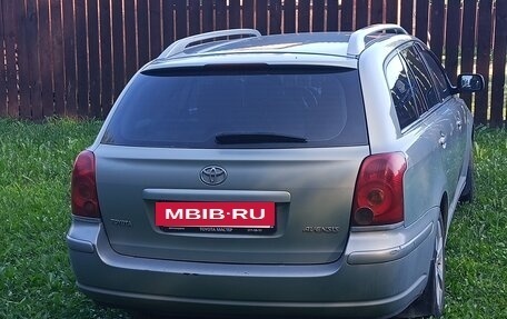 Toyota Avensis III рестайлинг, 2005 год, 700 000 рублей, 3 фотография