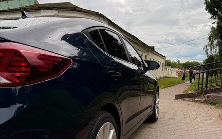 Hyundai Elantra VI рестайлинг, 2019 год, 1 300 000 рублей, 3 фотография