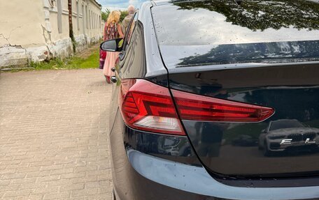 Hyundai Elantra VI рестайлинг, 2019 год, 1 300 000 рублей, 5 фотография