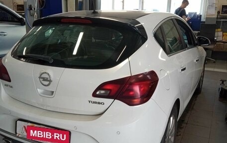 Opel Astra J, 2013 год, 881 000 рублей, 3 фотография
