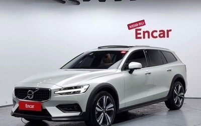 Volvo V60 Cross Country II, 2021 год, 3 706 000 рублей, 1 фотография