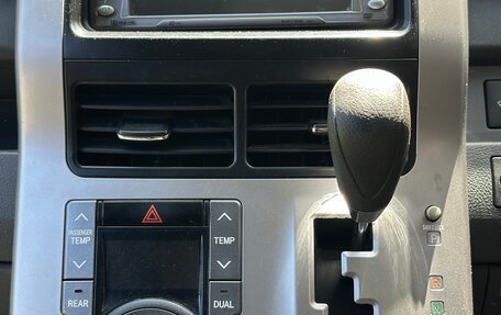 Toyota Voxy II, 2008 год, 1 550 000 рублей, 15 фотография