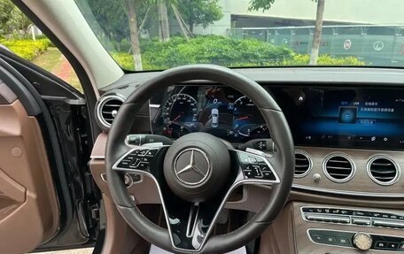 Mercedes-Benz E-Класс, 2022 год, 4 200 000 рублей, 11 фотография