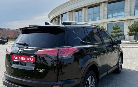 Toyota RAV4, 2018 год, 1 650 000 рублей, 2 фотография