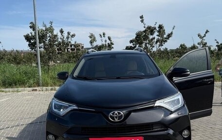Toyota RAV4, 2018 год, 1 650 000 рублей, 13 фотография