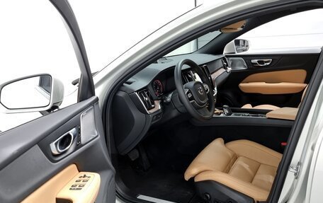 Volvo V60 Cross Country II, 2021 год, 3 706 000 рублей, 5 фотография
