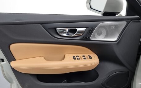 Volvo V60 Cross Country II, 2021 год, 3 706 000 рублей, 10 фотография